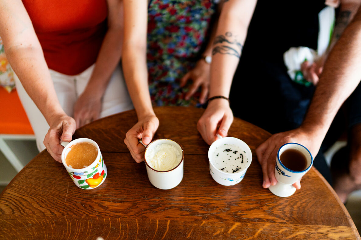 4 boissons portés par les 4 membres de la famille